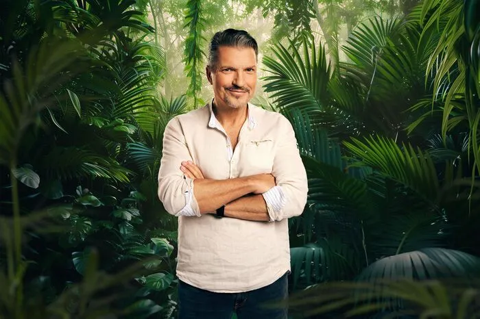 Hardy Krüger Jr. zählt wohl zu den bekannten Gesichtern der deutschen Schauspielszene.  „Let‘s Dance“-Zuschauer konnten ihn 2022 zudem auf dem Parkett bewundern 