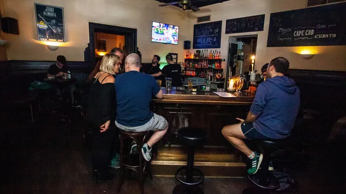Gesellige Stimmung herrscht in der Bar28 in der Gartengasse...