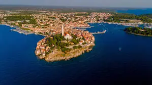 Kroatien (hier im Bild: Rovinj) ist ein populäres Urlaubsziel