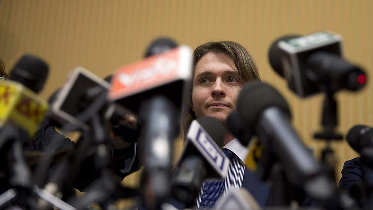 Der Italiener nach seinem Freispruch bei einer Pressekonferenz