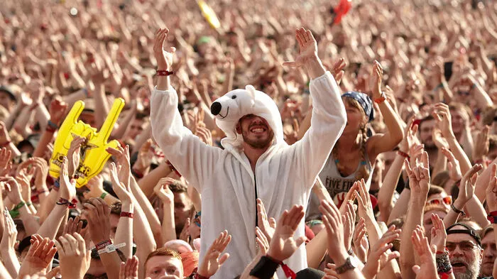 Musik, Party, Festivalstimmung - so sollte das Pfingstwochenende bei "Rock am Ring"an der legendären Rennstrecke Nürburgring in Deutschland ablaufen.