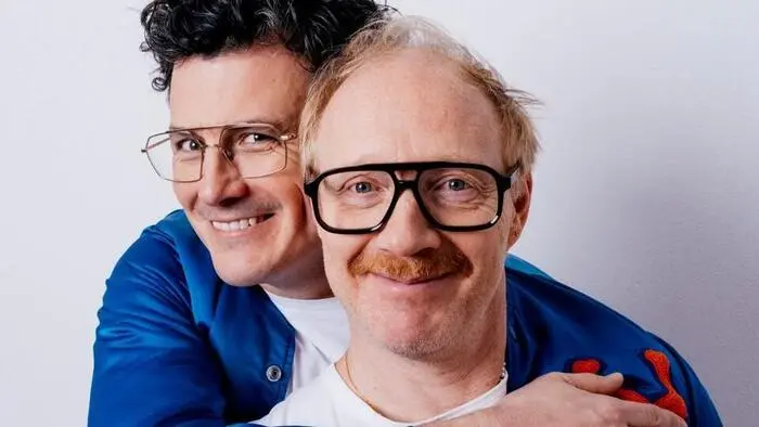 Schauspiel-Stars Manuel Rubey und Simon Schwarz lachen gern gemeinsam - auch am 31. Dezember im Grazer Orpheum.