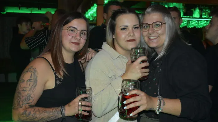 "Dienstag ist Almparty-Tag!": Mehr als 200 Almparty-Fans feierten auf der LaHü bis zum Morgengrauen.