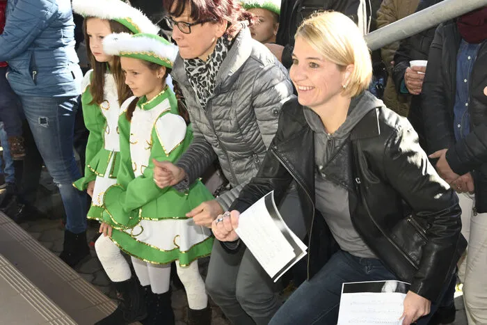 Choreographie mit vollem Einsatz: Die Lehrerinnen Christine Pöllinger und Sabine Filzmaier.