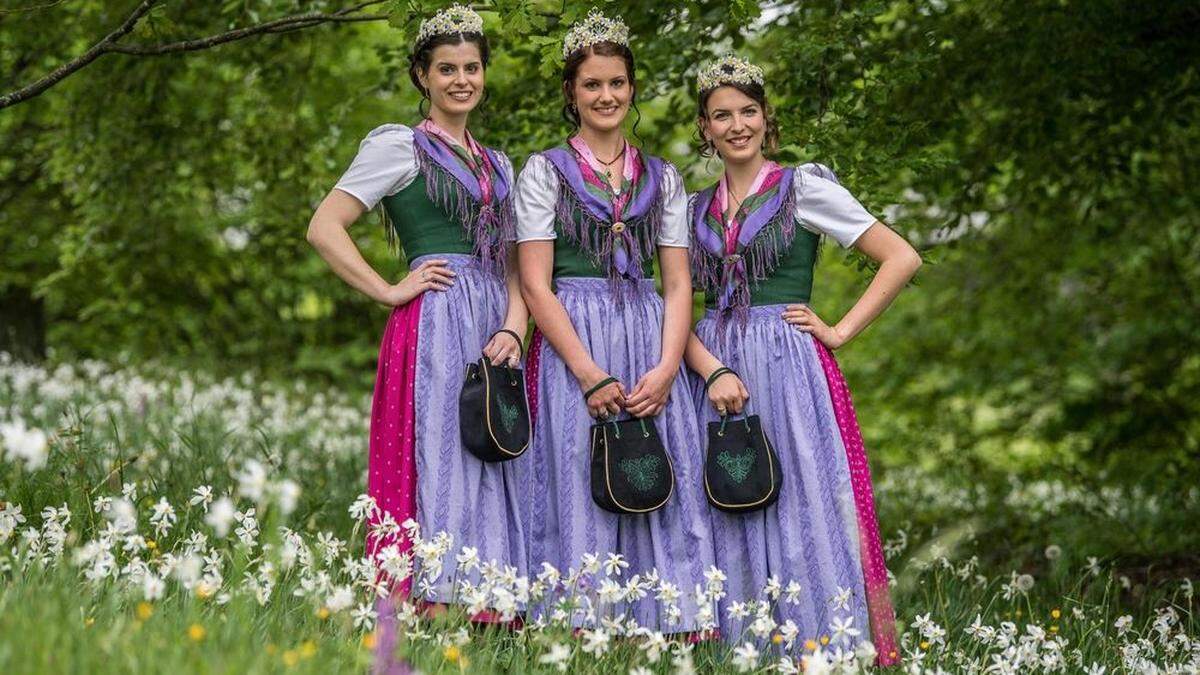 Die amtierenden Hoheiten Brigitte Maier (Mitte), Lisa Berger (l.) und Maria Benischek 