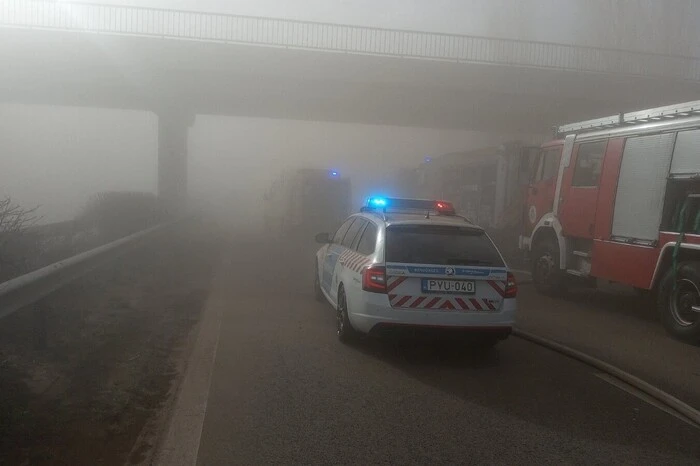 Von den 39 Verletzten befanden sich laut Angaben der ungarischen Polizei vom Sonntag zwei Menschen in Lebensgefahr. 
