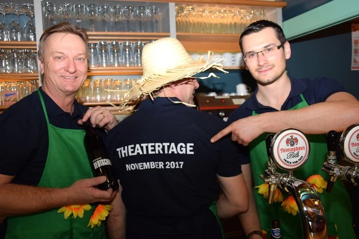 Für den reibungslosen Ablauf sorgten die Mitglieder der Theatergruppe, wobei man sich überzeugt gab: „Noch nie hatten wir einen solchen Zuspruch an Faschingsgästen“.
