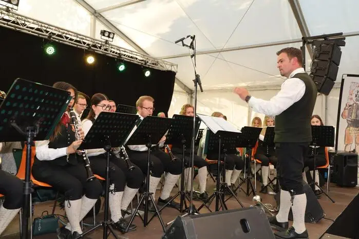 Mehr als 15 Musikgruppen sorgten im großen Festzelt  für Partystimmung.