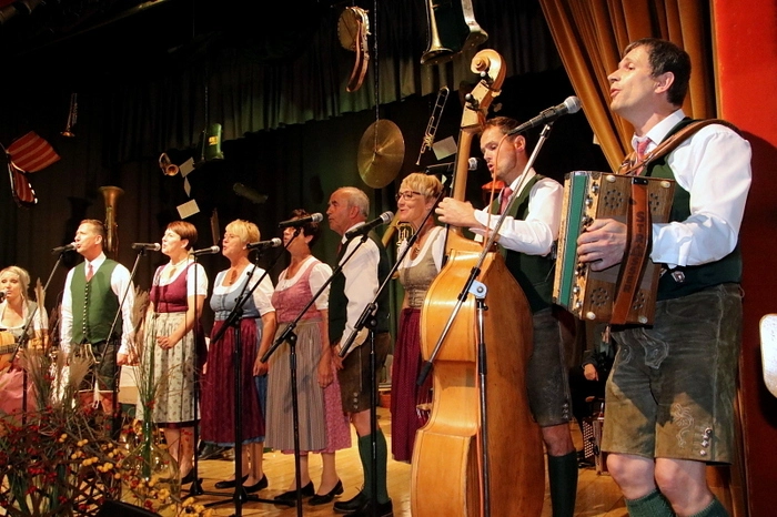 Ihren nächsten Auftritt haben die fünf Sängerinnen und vier Sänger des „Gradner G’sang“ am Sonntag, 4. November, beim Bockbieranstich in den Voitsberger Stadtsälen. 
