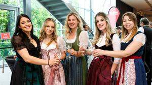 Prost, auf den steirischen Wein! 700 Weinfreunde kamen am 5. Mai in der Stadthalle Graz zusammen, um den Weinjahrgang 2021 zu begrüßen