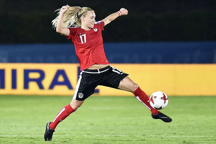 Sarah Puntigam, "Woman of the Match" beim Sieg über die Schweiz: "Frankreich ist ein bis zwei Klassen stärker, das muss uns bewusst sein. Aber wenn sich die Chance auf einen Punkt oder ein Tor ergibt, dann wollen wir sie nutzen."
