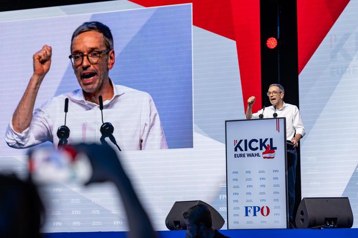 FPÖ-Kickl: „Wir erinnern uns an die Schikanen, Demütigungen und den Zwang in die Nadel.“