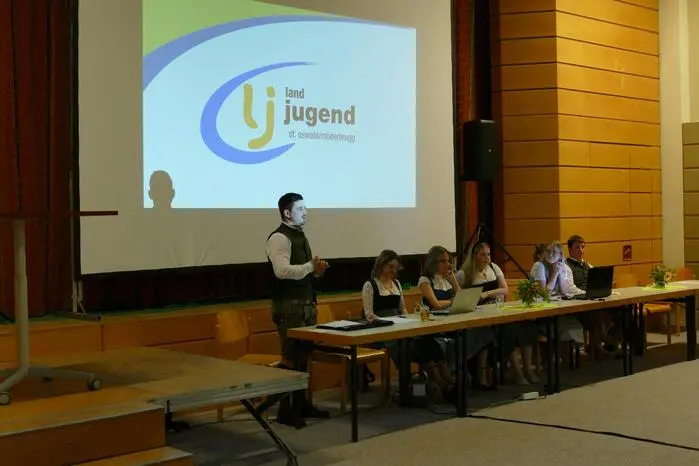 Zahlreiche Mitglieder und Ehrengäste folgten der Einladung und erlebten einen stimmungsvollen Abend.