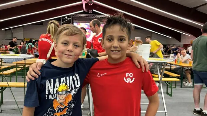 Die beiden Nachwuchsstürmer Dominic und Marcel (beide 10 Jahre alt) spielen in Nußdorf-Debant in der U12-Mannschaft  