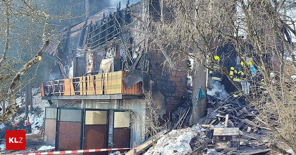 Brandermittler Vor Ort Wohnhaus In Flammen Bewohner Tot Aufgefunden