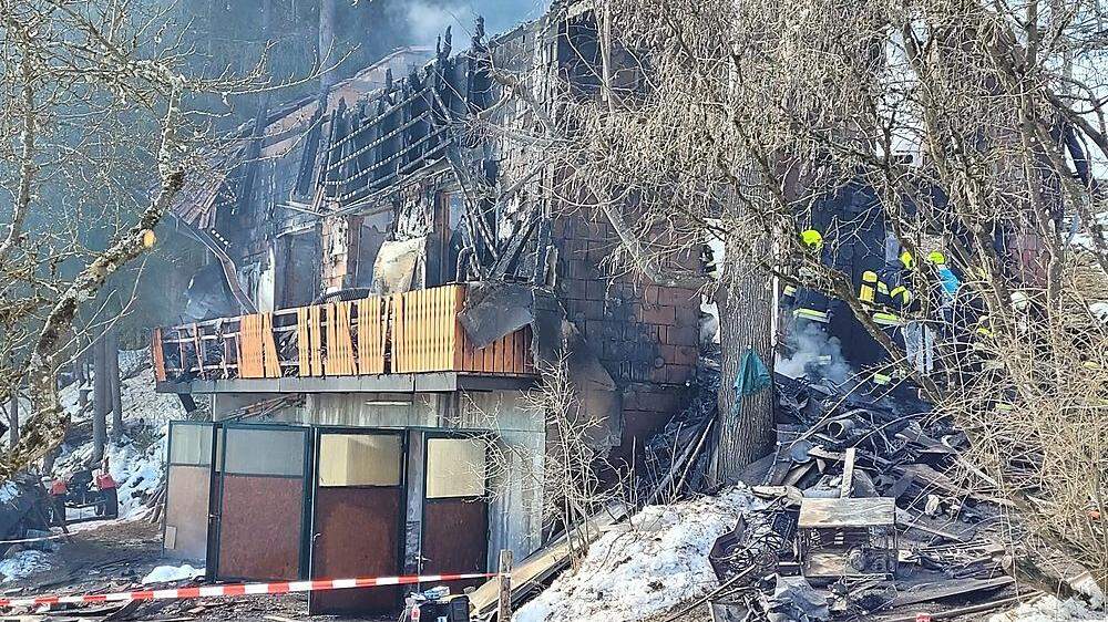 Das Wohnhaus brannte bis auf seine Grundmauern nieder