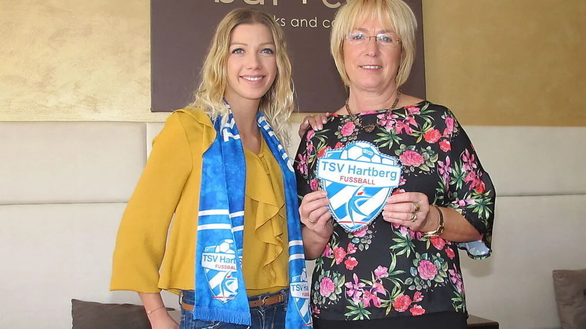 Angelika und Helga Hammerl bewirten heimische und gegnerische Fans