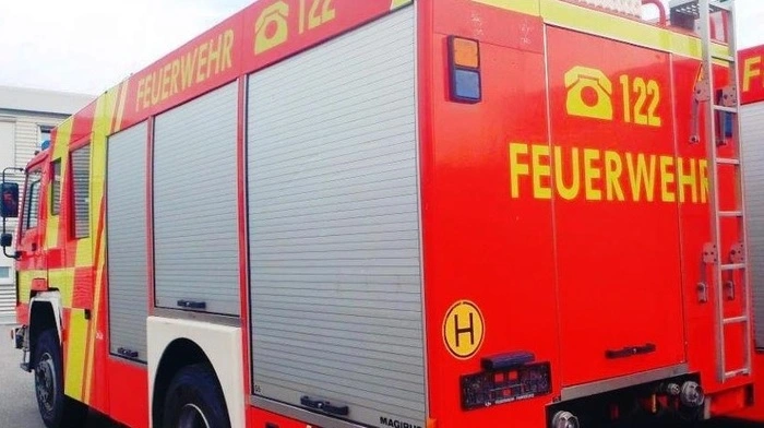 Auch dieses "Hilfeleistungslöschfahrzeug" (HLF), Baujahr 1998, wurde versteigert. Das Fahrzeug samt. . . 