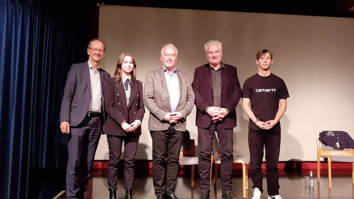 Roland Roßbacher, Amalia Obersterescu, Josef Großmann, Hubert Patterer und Johannes Ulbrich im Gymnasium Lienz