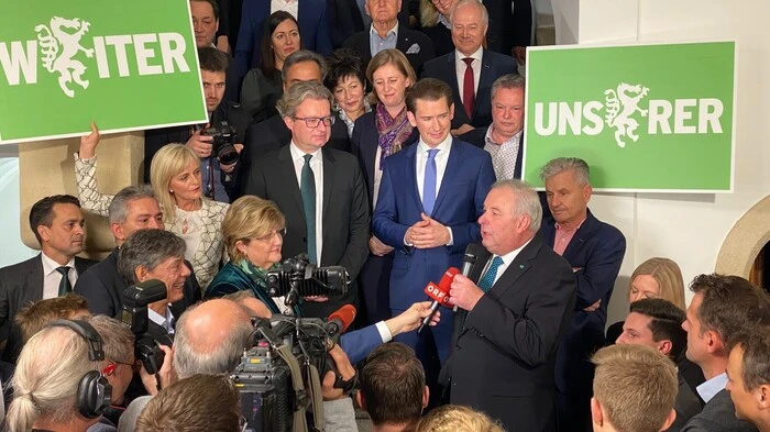 Mit Tränen in den Augen hat Landeshauptmann und ÖVP-Spitzenkandidat Hermann Schützenhöfer seinen Wahlsieg Sonntagnachmittag entgegengenommen. "Heute ist ein Tag der Freude und der Dankbarkeit", sagte er in einer ersten Reaktion in der ÖVP-Zentrale von Bundesobmann Sebastian Kurz und steirischen Spitzenfunktionären flankiert.  