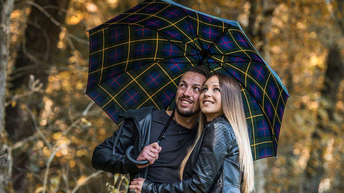 Wer heute frei hat, sollte beim Spazieren gehen den Regenschirm nicht vergessen