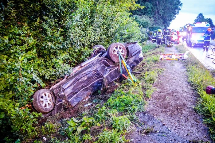 Weitere Untersuchungen zum Verkehrsunfall, insbesondere des Verdachtes des Vorliegens einer Alkoholisierung beim 21-jährigen Lenker aus dem Bezirk Voitsberg, sind noch im Gange. Außerdem laufen weitere Ermittlungen bezüglich Verdachtes des Vorliegens weiterer möglicher Straftaten, weil verbotene Gegenstände und Substanzen im Fahrzeug vorgefunden wurden.