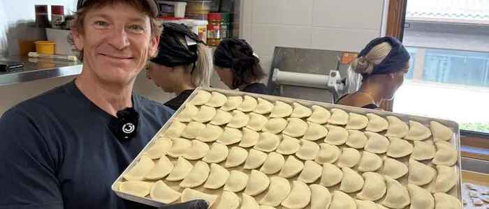 Ö3-Moderator Andi Knoll auf der Suche nach dem Geheimrezept für Osttiroler Schlipfkrapfen