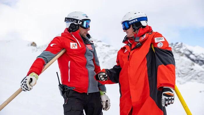 Marko Pfeiffer und Herren-Cheftrainer Andreas Puelacher am Freitag anlässlich eines Ski Alpin Trainings am Rettenbachferner in Sölden.