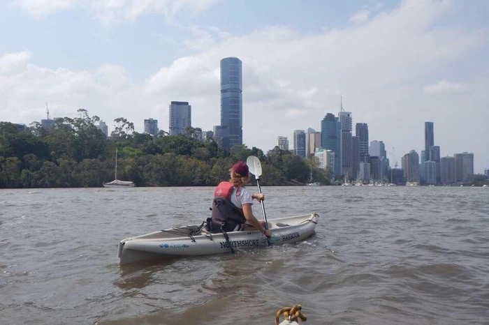 Die Millionenmetropole Brisbane vom Wasser aus gesehen.