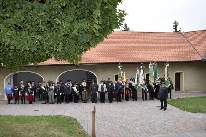 Bezirksobmann-Stellvertreter Markus Thanner las im Zuge seiner Festrede beim Mahnmal alle in den beiden Weltkriegen gefallenen Kameraden des Ortes namentlich vor. Er betonte in seiner Ansprache auch die Wichtigkeit der Kameradschaftsverbände als Mahner und Kämpfer gegen das Vergessen. Heimat und Freiheit zu besitzen sei in unserer Zeit nicht selbstverständlich.
