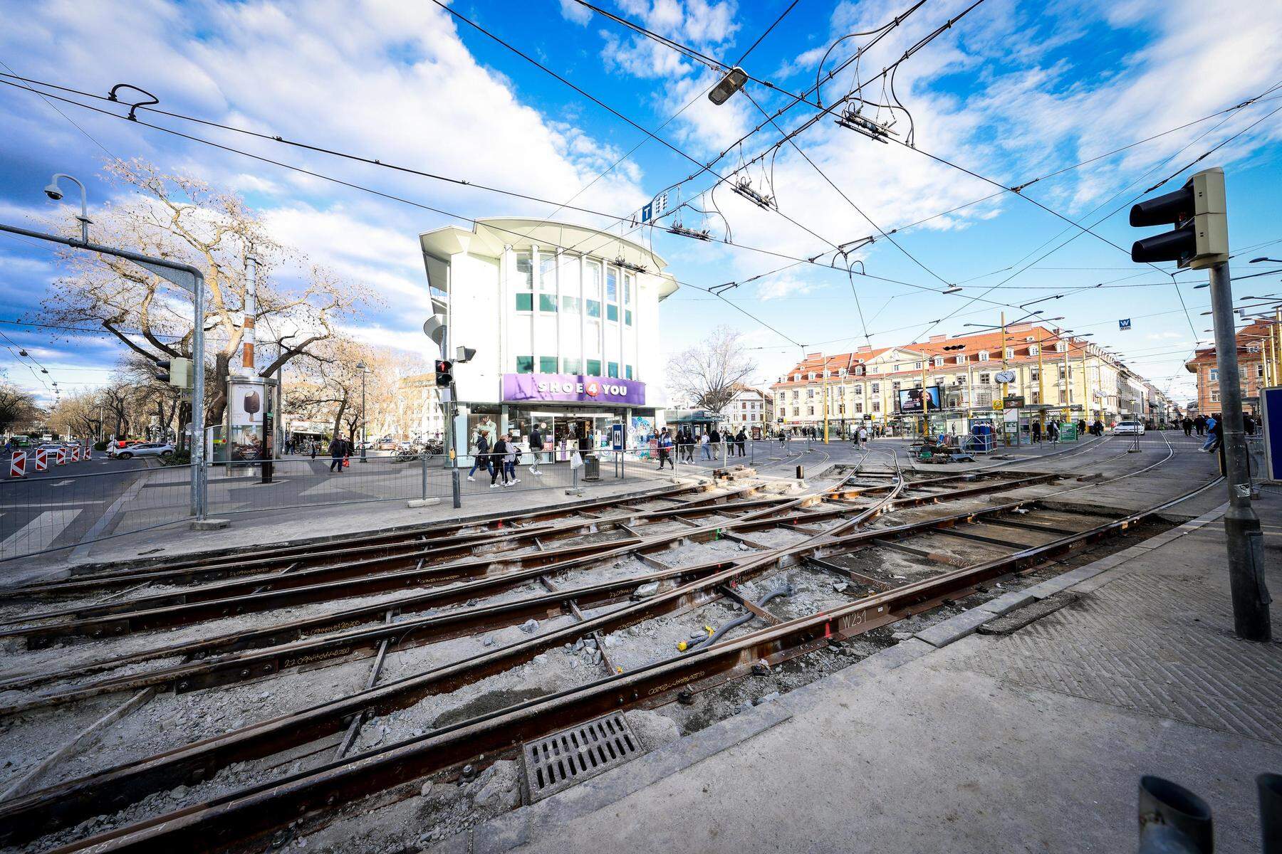 Kritik an Schienenersatzverkehr: Ab Sonntag haben die Straßenbahnen wieder freie Fahrt durch die Grazer Innenstadt