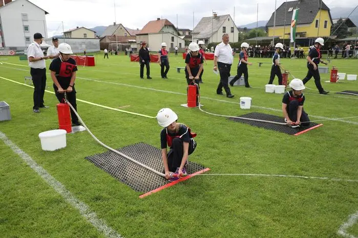 Die anspruchsvollen Aufgaben führten die Teilnehmer teilweise an ihre körperlichen Grenzen und verlangten Teamgeist sowie Geschicklichkeit.
