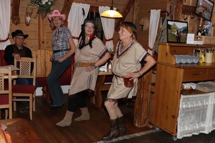 Die „Linedancers“ von Links: Karin Lederer,  Christine Schusser und Burgi Huber.