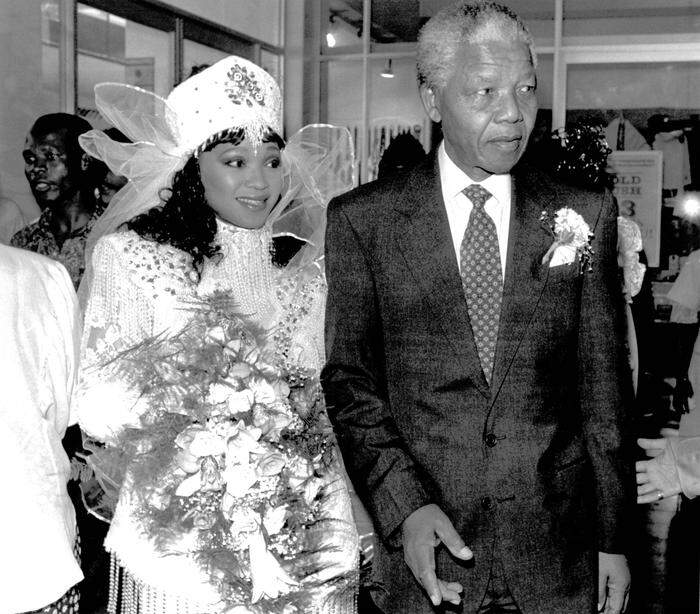 Zolekas Mutter Zindzi Mandela und ihr Großvater Nelson Mandela (1992)