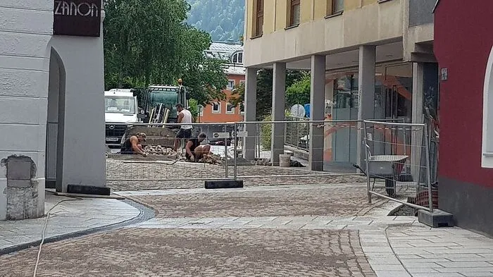 Die Pflasterarbeiten in der Zwergergasse gehen dem Ende zu
