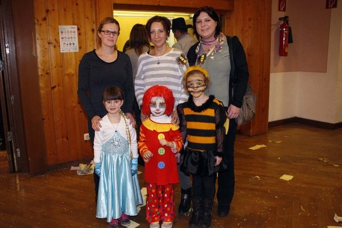 ...Kinder und Eltern zum traditionellen Kindermaskenball einlud.
