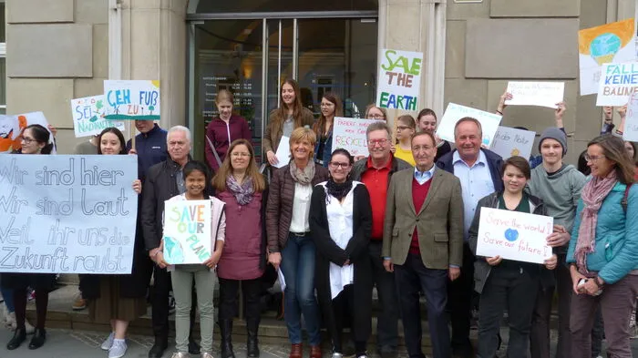 Viele Fotos von der Klimaschutzdemo von Schülerinnen und Schüler in Leibnitz zum Durchklicken...