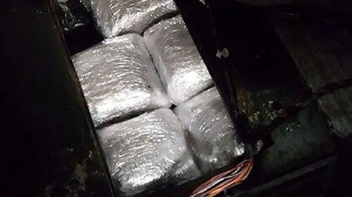 Die 40 Pakete mit Cannabis waren in doppelten Böden versteckt