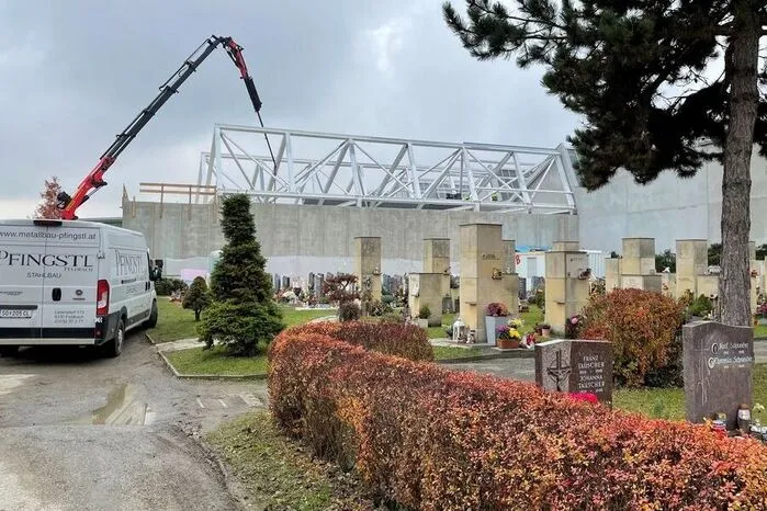 Im mittleren Teil des Friedhofes Baut Lieb auch dazu
