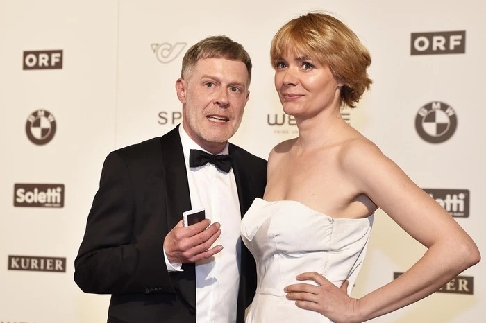 Ließ sich die Gala nicht entgehen: Schauspieler Andreas Lust mit Begleitung