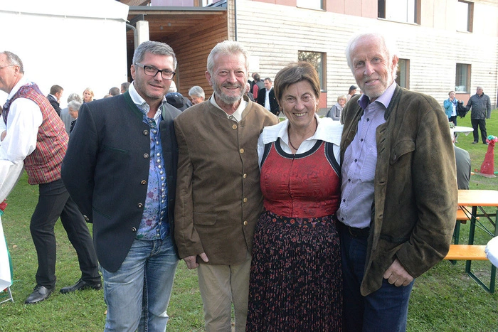 Begegnung am Dorfplatz, Franz Kuglitsch junior und senior, Gitta Zwitter und Gerhard Hohenwarter