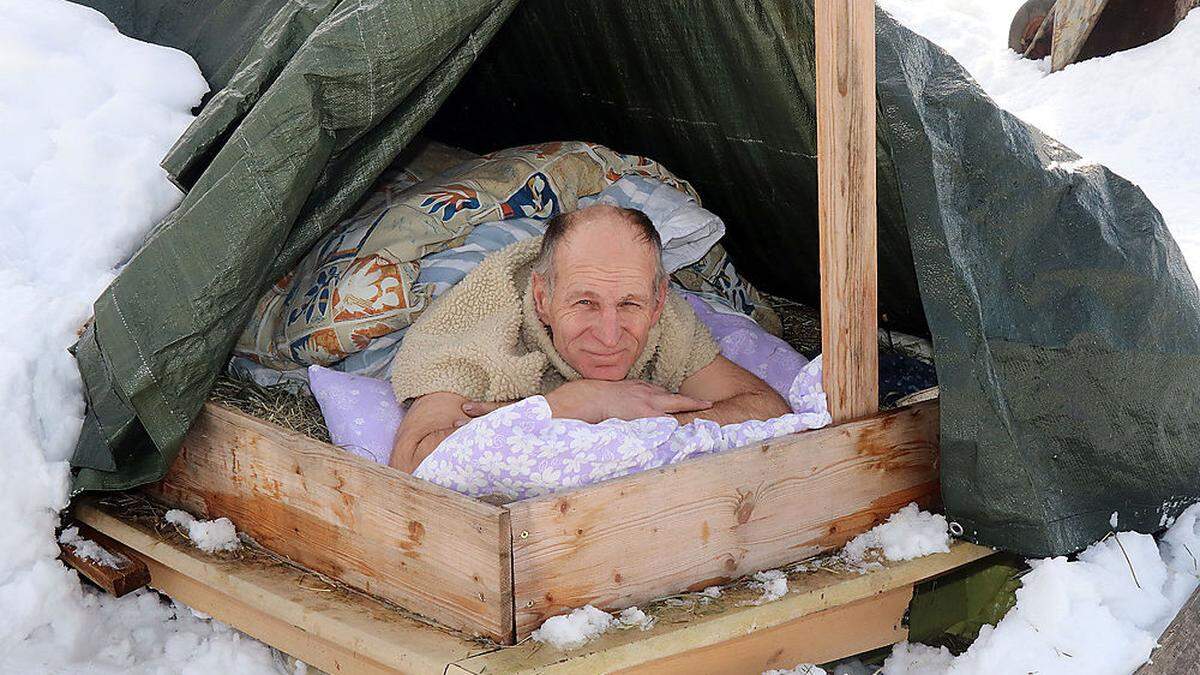 Der Feldkirchner Anton Untermoser schläft Sommer wie auch Winter in seinem „Außenbett“ 