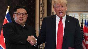 Kim Jong Un und Donald Trump bei ihrem ersten Treffen im vergangenen Jahr