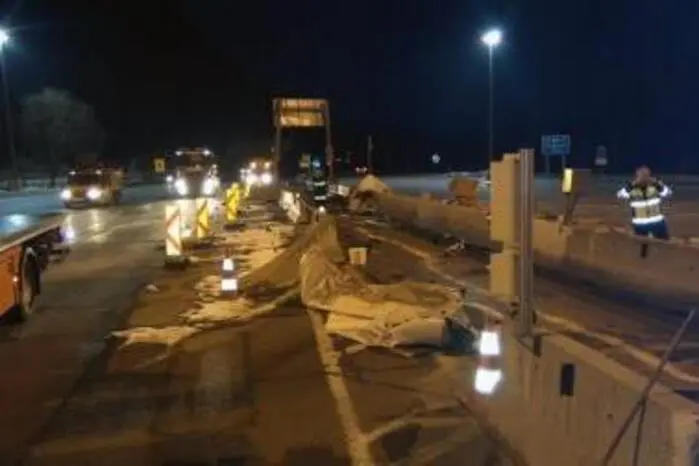 Am Fahrzeug und der Anlage enstand ein hoher Schaden.