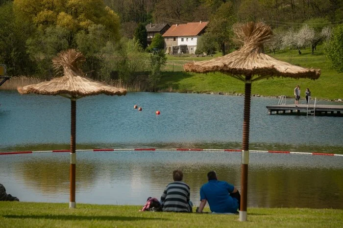 Der kleine, aber feine Naturbadesee in der Gemeinde Lavamünd ist ein gern besuchter Platz zum Ausruhen!