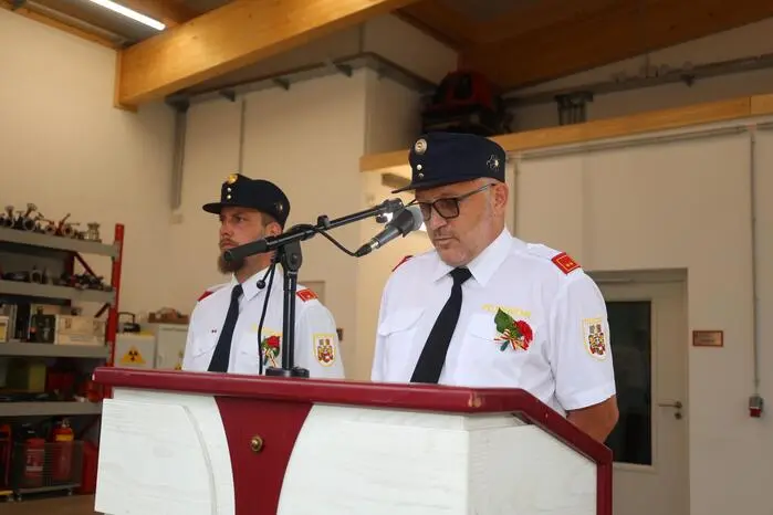Kommandant Christian Ropatiz bei der Begrüßung der Gäste.