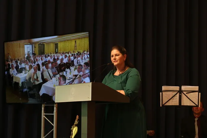 „Ich sage heute danke an alle, Männer wie Frauen, Leisen wie Lauten, Starken wie Schwachen, Mutigen wie weniger Mutigen, allen die mitgeholfen haben und weiterhin mithelfen“, mit diesen Worten dankte Olga Reisner allen, die bei der Katastrophe mitangepackt haben