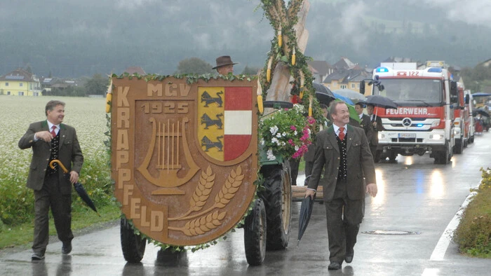 Am Sonntag lud die Landjugend zum Festumzug mit örtlichen Vereinen und Firmen