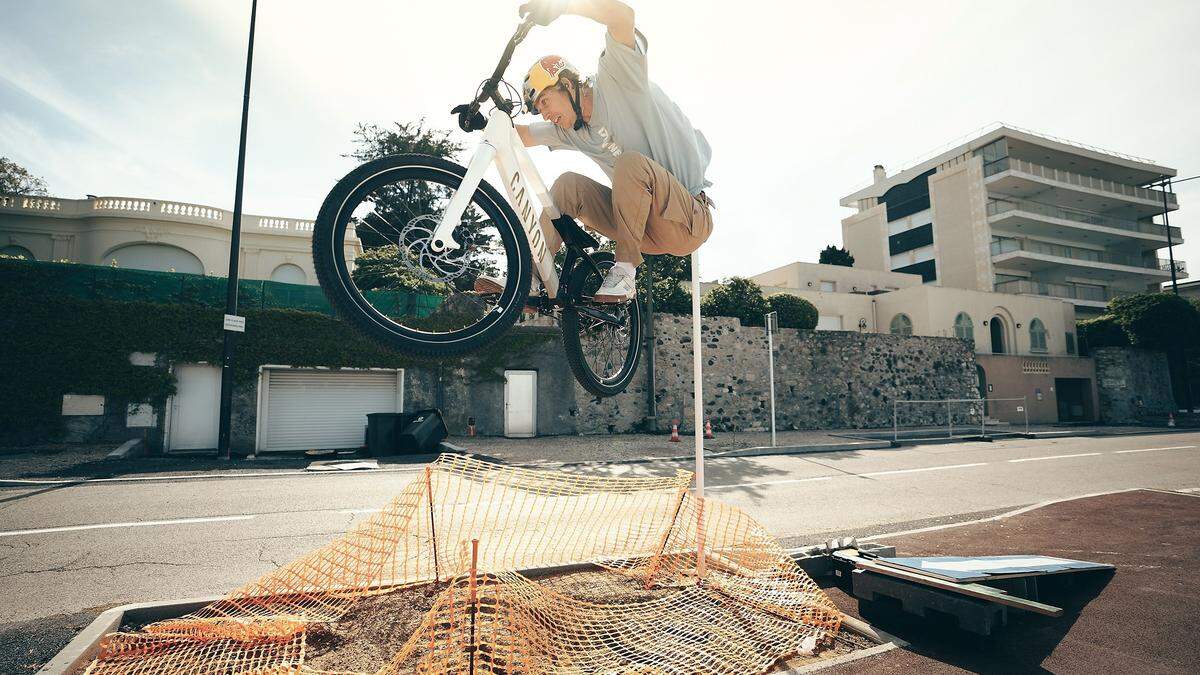 Fabio Wibmer erreicht mit seinen spektakulären Bike-Videos ein Millionenpublikum 