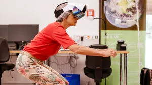 Reha-Übungen mit Handy-App und Spiegelsystem